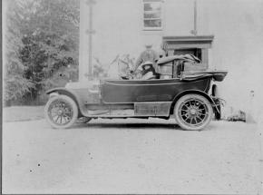 Patrick Stirling & his new wife off on honeymoon from Cauldhame, July 1913