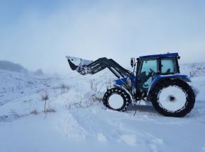 Tractor clearing snow at Kippendavie and Cauldhame Estates  (© Drew Wilson, 2018)